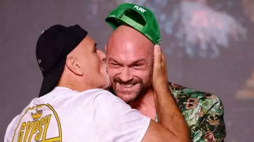 John Fury chtěl synovi ukázat tvrdost boxu. Čtrnáctiletý Tyson mu zlomil tři žebra