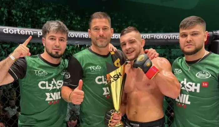 Mawar začíná znovu. Po vězení a Clashi podepsal s elitní postojářskou organizací