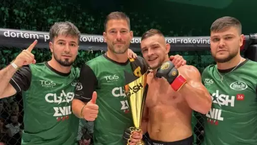 Mawar začíná znovu. Po vězení a Clashi podepsal s elitní postojářskou organizací