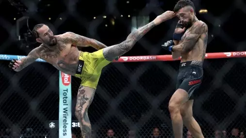 Během zápasu přestal vidět. Bojovník UFC teď vysvětlil, proč sám odmával konec