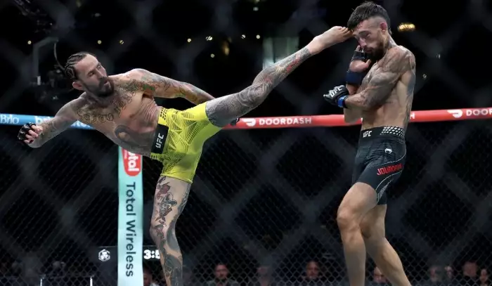 Během zápasu přestal vidět. Bojovník UFC teď vysvětlil, proč sám odmával konec
