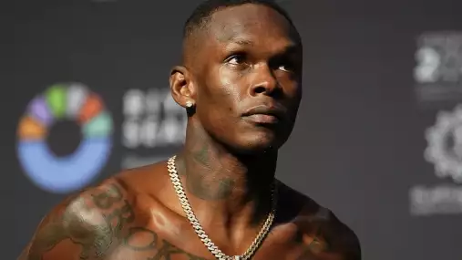 Adesanya po čtyřech porážkách mění všechno. Opustil slavný gym