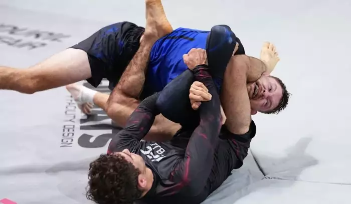 Hvězda UFC ho brutálně hodila, přesto nestačila. Musumeci porazil Mitchella a míří k MMA