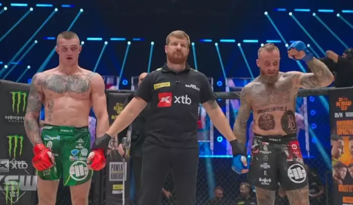 Bílý ani napodruhé v KSW neuspěl. Elitní kickboxer ho překvapivě přejel wrestlingem