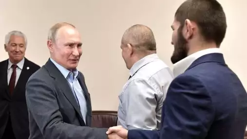 Bohatá nadílka od Putina. Khabib dostal za výhru nad McGregorem majetek ve výši 20 milionů dolarů