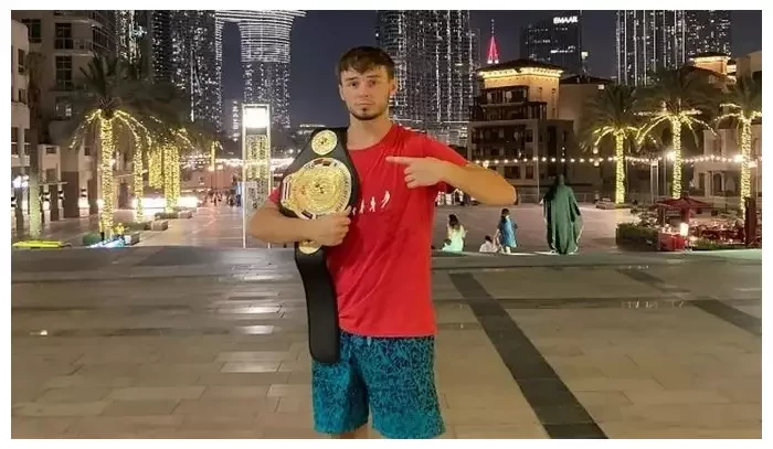 Odletěl do Thajska jako turista! Po šesti měsících přivezl jako vůbec první Čech pás šampiona Muay Thai