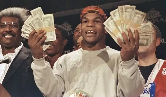 Mike Tyson: Chceš peníze? Vůbec nezkoušej MMA a drž se jen boxu!