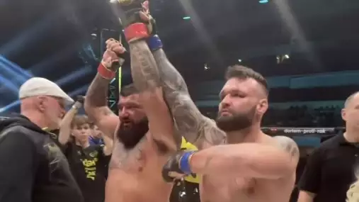 Lokty do hlavy a prostředníček na závěr. Kotalík ukončil Cvernu v divokém stylu