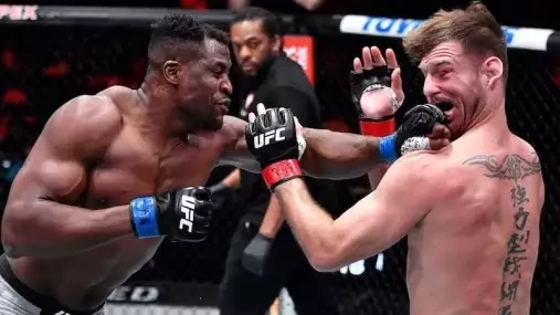 Ngannou chce zpět do UFC. Jsem stále šampionem, nikdy jsem o pás nepřišel, argumentuje