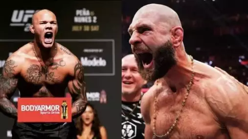 Smith se zastal Procházky a zkritizoval jeho soupeře. Měl jsi jít pro takedown!