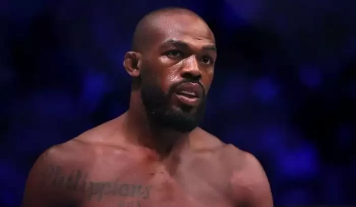 Jones: Když byl Ngannou v UFC, tak mlčel, teď je pryč a hraje si na největšího krále