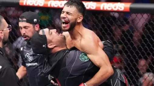 Joe Rogan: Největší zvíře v UFC je Yair Rodriguez. Umí skvěle kopat i bojovat na zemi