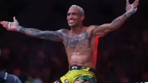 Charles Oliveira si zaslouží další titulovou šanci! shodují se Chandler i kouč šampiona