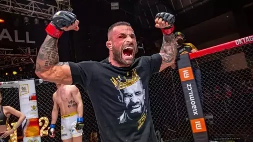 Je to pro mě obrovská pochvala, když jsem Matavaa sfoukl za 3 minuty, bil se do prsou Vémola