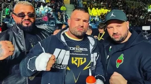 Vémola říká, že jen žeru, ale on zase zápasí a neposouvá se, rýpl si Attila