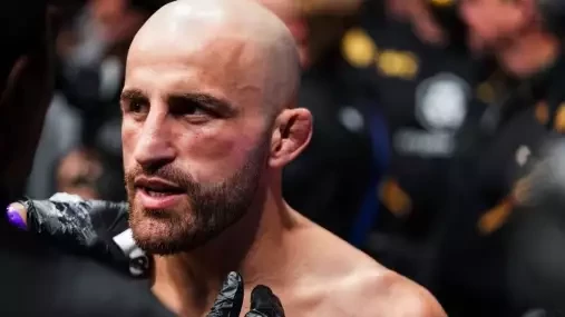 Ať raději Volkanovski uteče z pérové váhy, jinak mu Sterling zničí reputaci, radí trenér