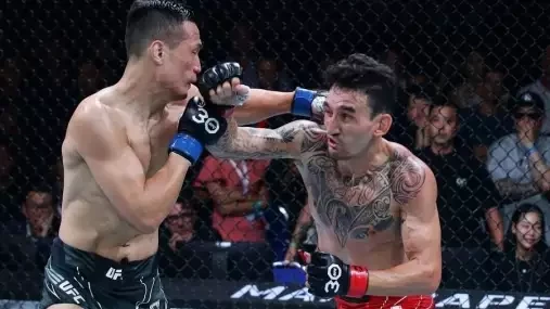 VIDEO UFC Singapur: Smith otočil prohraný zápas. Holloway poslal knockoutem Korejskou Zombie do důchodu