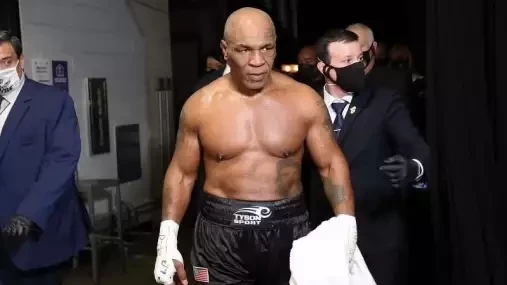 VIDEO: Mike Tyson ukázal nové pecky z tréninku. I v 57 letech si to dává jako zamlada! 