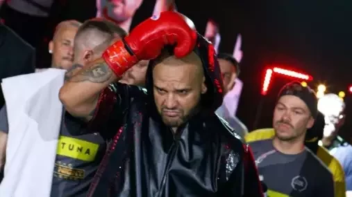 Rytmus je srab, co si vymodlil velké rukavice, svoji váhu a jenom tři kola! ohodnotil zpěváka Monster